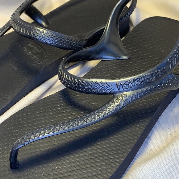 Havaianas almost NEW securely stays on flip flop - Picture 7 of 8
